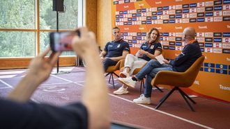 ARNHEM - Chefs de mission Ireen Wust en Jetze Plat tijdens een presentatie van sportkoepel NOC*NSF op Papendal. Tijdens de bijeenkomst stonden plannen rond de Olympische Spelen en de Paralympische Spelen in Los Angeles in 2028 centraal. JEROEN JUMELET/ ANP