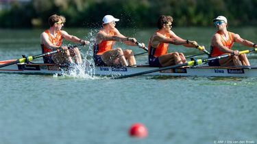 AMSTERDAM - Lennart van Lierop, Gert-Jan van Doorn, Eli Brouwer en Rik Rienks in actie tijdens de halve finale mannen vier-zonder op de vierde dag van de wereldkampioenschappen roeien op de Bosbaan in het Amsterdamse Bos. IRIS VAN DEN BROEK / ANP