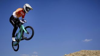ARNHEM - Laura Smulders in actie tijdens de vierde wedstrijd om de wereldbeker BMX. ANP ROBIN VAN LONKHUIJSEN