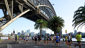 epaselect epa11605048 Participants run through The Rocks during the 2024 Sydney Marathon in Sydney, Australia, 15 September 2024.  EPA/STEVE MARKHAM NO ARCHIVING AUSTRALIA AND NEW ZEALAND OUT