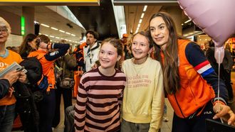 SCHIPHOL - Femke Kok op luchthaven Schiphol na de Olympische Winterspelen van Milaan en Cortina. DINGENA MOL / ANP