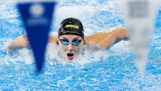 DOHA - Marrit Steenbergen in actie op de halve finale 200 wissel vrouwen tijdens de wereldkampioenschappen langebaan zwemmen. De WK was een van de mogelijkheden voor de Nederlandse zwemmers om limieten te zwemmen voor de Spelen van Parijs in 2024. ANP KOEN VAN WEEL