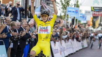 SURHUISTERVEEN - Tourwinnaar Tadej Pogacar van UAE Team Emirates wint de Profronde van Surhuisterveen. Het is voor het eerst dat de Sloveense renner van start gaat in het Friese wielercriterium. ANP VINCENT JANNINK