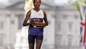 epa12058090 Sifan Hassan of The Netherlands finishes third in the elite women's race of the London Marathon in London, Britain, 27 April 2025. Taking place since 1981, the London Marathon is one of the most popular marathons in the world, with a record-breaking total of more than 56,000 people are expected to take part in the 2025 race.  EPA/TOLGA AKMEN