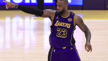 epa11684001 Los Angeles Lakers forward LeBron James gestures during the second half of an NBA game against the Phoenix Suns in Los Angeles, California, USA, 25 October 2024.  EPA/RYAN SUN SHUTTERSTOCK OUT