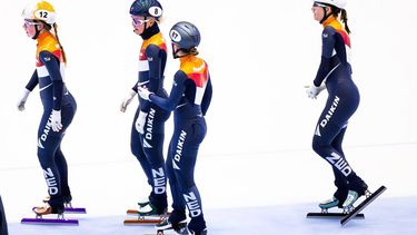 GDANSK - Yara van Kerkhof, Xandra Velzeboer, Diede van Oorschot en Selma Poutsma in actie tijdens de halve finale 3000m relay vrouwen op de tweede dag van de EK shorttrack. ANP IRIS VAN DEN BROEK