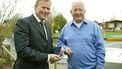 NLD-20050406-LOOSDRECHT: Nol de Ruiter (R), assistent van bondscoach Rinus Michels tijdens het EK voetbal in 1988, krijgt vandaag, op zijn 65e verjaardag, eindelijk zijn medaille uitgereikt door Ronald Koeman (L). Zie bericht SPO dd heden. ANP FOTO/DAVID VAN DAM,NLD-20050406-LOOSDRECHT: Nol de Ruiter (R), assistent van bondscoach Rinus Michels tijdens het EK voetbal in 1988, krijgt vandaag, op zijn 65e verjaardag, eindelijk zijn medaille uitgereikt door Ronald Koeman (L). Zie bericht SPO dd heden. ANP FOTO/DAVID VAN DAM