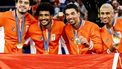 PARIJS - Jan Driessen, Dimeo van der Horst, Arvin Slagter en Worthy de Jong met de gouden medailles tijdens de medailleceremonie van de 3x3 basketbal finale tussen Nederland en Frankrijk op het Place de la Concorde tijdens de Olympische Spelen. ANP REMKO DE WAAL