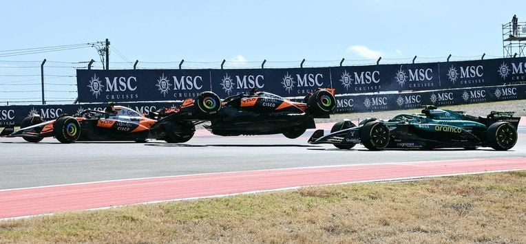 McLaren's Australian driver Oscar Piastri (C) goes airborne alongside McLaren's British driver Lando Norris (L) and Aston Martin's Spanish driver Fernando Alonso (R) during the United States Formula One Sprint at the Circuit of the Americas in Austin, Texas, on October 18, 2025. 
Jim WATSON / AFP