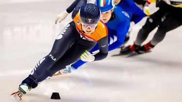 GDANSK - Xandra Velzeboer in actie tijdens de kwartfinale 500m op de tweede dag van de EK shorttrack. ANP IRIS VAN DEN BROEK