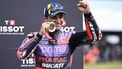 epa11668026 Jorge Martin of Spain for Prima Pramac Racing celebrates winning the MotoGP Sprint Race as part of the Australian Motorcycle Grand Prix at the Phillip Island Grand Prix Circuit in Phillip Island, Australia, 19 October 2024.  EPA/JOEL CARRETT  AUSTRALIA AND NEW ZEALAND OUT