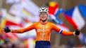 TABOR - Fem van Empel wint de wedstrijd bij de vrouwen op de wereldkampioenschappen veldrijden in het Tsjechische Tabor. ANP IRIS VAN DEN BROEK