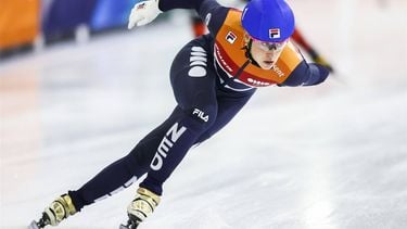 HEERENVEEN - Suzanne Schulting tijdens de 3000 meter relay vrouwen op de derde en laatste dag van de Dutch Open Shorttrack in Thialf. De Nederlandse schaatsers kunnen bij de DOS weer punten verdienen voor kwalificatie voor de eerste twee World Tour-wedstrijden. ANP VINCENT JANNINK