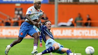 VOLENDAM - Yannick Leliendal van Volendam, Wout Weghorst van Ajax tijdens de Nederlandse Eredivisie wedstrijd tussen FC Volendam en AFC Ajax in het Kras stadion op 30 augustus 2025 in Volendam, Nederland. ANP OLAF KRAAK