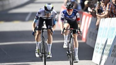 epa12171552 Dutch rider Demi Vollering (R) of FDJ SUEZ team and Swiss rider Marlene Reusser (L) of Movistar team in action during the first stage of the Tour de Suisse Women cycling race, over 95.5km from Gstaad to Gstaad, Switzerland, 12 June 2025.  EPA/GIAN EHRENZELLER