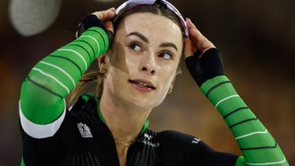 HEERENVEEN - Femke Kok kijkt naar de klok na de 500 meter voor vrouwen tijdens de tweede dag van het NK Afstanden in Thialf. De olympische winter werd afgetrapt met het driedaagse schaatstoernooi. ANP VINCENT JANNINK