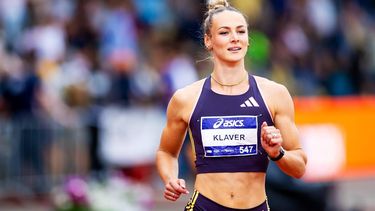 HENGELO - Lieke Klaver tijdens de finale op de 200 meter op de derde dag van het NK Atletiek in het FBK Stadion. ANP IRIS VAN DEN BROEK