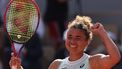 Italy's Jasmine Paolini celebrates after winning her women's singles semi final match against Russia's Mirra Andreeva on Court Philippe-Chatrier on day twelve of the French Open tennis tournament at the Roland Garros Complex in Paris on June 6, 2024. 
ALAIN JOCARD / AFP