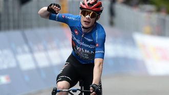 Team Visma Lease a Bike Danish rider Jonas Vingegaard, wearing the best climber's blue jersey (Maglia Azzura), crosses the finish line to win the 9th stage of the Giro d'Italia 2026 - Tour of Italy cycling race between Cervia and Corno alle Scale, near Doganaccia, central Italy on May 17, 2026. 
Luca Bettini / AFP