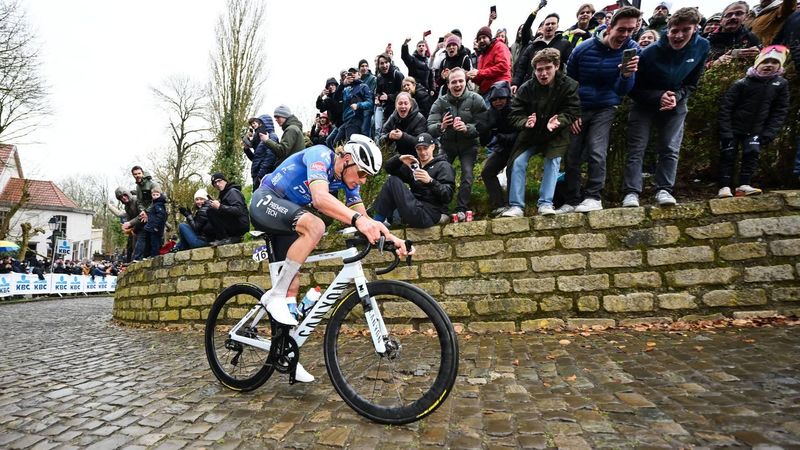 Netherlands' Mathieu van der Poel of Alpecin-Premier Tech rides on the Kapelmuur in Geraardsbergen during the 81st edition of the men's one-day cycling race Omloop Het Nieuwsblad (UCI World Tour), the opening race of the Flemish one-day classics season, 207,6 km from Gent to Ninove on February 28, 2026.  
DAVID PINTENS / Belga / AFP