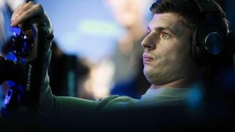 AMSTERDAM - Max Verstappen speelt met finalisten in een SIM-race. Hij speelt in de internationale SIM-race finale tegen vier tegenstanders. ANP FREEK VAN DEN BERGH