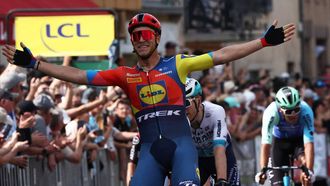 Lidl-Trek's Italian rider Jonathan Milan celebrates after crossing the finish line to win the 2nd stage of the 77th edition of the Criterium du Dauphine cycling race, 204,6 km between Prémilhat and Issoire, on June 9, 2025. 
Anne-Christine POUJOULAT / AFP