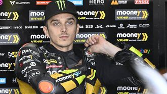2023-11-25 10:03:35 Ducati Italian rider Luca Marini fits his jacket as he waits for the start of the second free practice session of the MotoGP Valencia Grand Prix at the Ricardo Tormo racetrack in Cheste, on November 25, 2023. 
JAVIER SORIANO / AFP