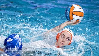 EINDHOVEN - Sabrina Van Der Sloot van het Nederlandse waterpoloteam (v) in actie tegen Griekenland op het EK waterpolo. ANP SANDER KONING