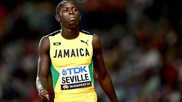 epa10808068 Oblique Seville of Jamaica looks on after competing in the Men's 100m Heats at the World Athletics Championships Budapest, Hungary, 19 August 2023.  EPA/CHRISTIAN BRUNA