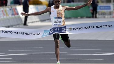 2020-03-01 09:10:01 epa08261194 Birhanu Legese of Ethiopia crosses the finish line to win the men's race of the Tokyo Marathon 2020 in Tokyo, Japan, 01 March 2020. The 14th Tokyo Marathon canceled entries of some 38,000 general runners in the lead-up to the event over concerns  for spread of coronavirus and COVID-19.  EPA/KIYOSHI OTA