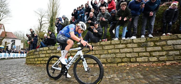 Netherlands' Mathieu van der Poel of Alpecin-Premier Tech rides on the Kapelmuur in Geraardsbergen during the 81st edition of the men's one-day cycling race Omloop Het Nieuwsblad (UCI World Tour), the opening race of the Flemish one-day classics season, 207,6 km from Gent to Ninove on February 28, 2026.  
DAVID PINTENS / Belga / AFP