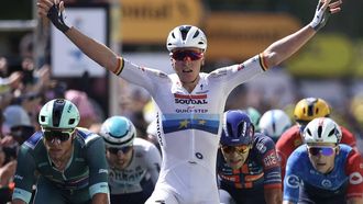 Soudal Quick-Step team's Belgian rider Tim Merlier cycles to the finish line to win ahead of Lidl - Trek team's Italian rider Jonathan Milan wearing the best sprinter's green jersey placing second (L)  the 9th stage of the 112th edition of the Tour de France cycling race, 174.1 km between Chinon and Chateauroux, central France, on July 13, 2025. 
Anne-Christine POUJOULAT / AFP