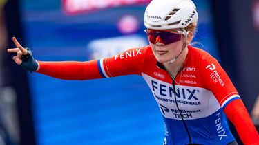 epa12986247 Puck Pieterse of Netherlands wins the Short Track Elite Women at the UCI Mountain Bike World Series stop in Nove Mesto na Morave, Czech Republic, 23 May 2026.  EPA/MAXIME SCHMID