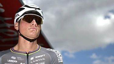 Guest and Alpecin - Deceuninck team's Dutch rider Mathieu van der Poel awaits the start of the 15th stage of the 112th edition of the Tour de France cycling race, 169.3 km between Muret and Carcassonne, southwestern France, on July 20, 2025. 
Loic VENANCE / AFP