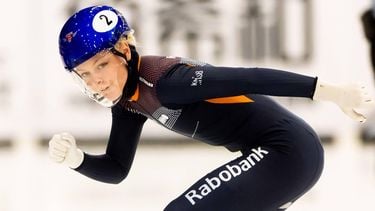 TILBURG - Xandra Velzeboer (NED) in actie op de 1000 meter heats  tijdens de eerste dag van de Europese kampioenschappen shorttrack. Dit EK was een laatste krachtmeting voor de shorttrackers op weg naar de Olympische Spelen van Milaan. IRIS VAN DEN BROEK / ANP