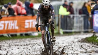 Dutch Puck Pieterse competes during the women's elite race at the World Cup cyclocross cycling event, stage 9 out of 12 of the UCI World Cup cyclocross competition, in Dendermonde on January 5, 2025. 
DAVID PINTENS / Belga / AFP