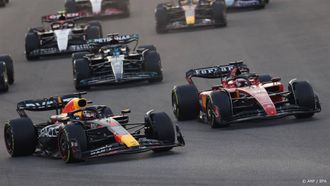 epa10995993 Dutch Formula One driver Max Verstappen of Red Bull Racing (L) and Monaco's Charles Leclerc of Scuderia Ferrari (R) lead the pack into turn 1 during the start of the Formula 1 Abu Dhabi Grand Prix in Abu Dhabi, United Arab Emirates, 26 November 2023.  EPA/ALI HAIDER