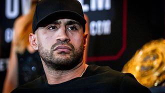 2022-10-07 12:18:51 AMSTERDAM - Badr Hari tijdens de weigh in en staredown een dag voor het event GLORY Collision 4. De kickbokser treft Alistair Overeem in het Gelredome. ANP REMKO DE WAAL