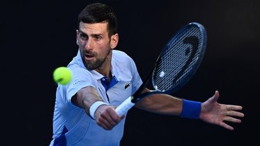 epa11097850 Novak Djokovic of Serbia in action during his quarterfinal match against Taylor Fritz of USA at the 2024 Australian Open in Melbourne, Australia, 23 January 2024.  EPA/JOEL CARRETT AUSTRALIA AND NEW ZEALAND OUT