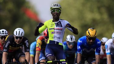 epa11449993 Eritrean rider Biniam Girmay of Intermarche-Wanty celebrates as he crosses the finish line to win the third stage of the 2024 Tour de France cycling race over 230km from Piacenza to Turin, Italy, 01 July 2024.  EPA/GUILLAUME HORCAJUELO