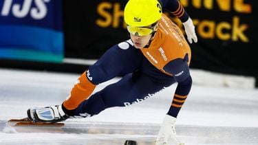 HEERENVEEN - Jens van 't Wout tijdens de kwartfinale 500 meter op de tweede dag van het Dutch Open Shorttrack in IJsstadion Thialf. De nationale shorttracktop strijdt in deze eerste internationale krachtmeting om te bepalen welke rijders Nederland gaan vertegenwoordigen bij de eerste twee ISU World Tour-wedstrijden. ANP VINCENT JANNINK