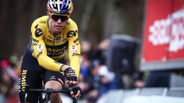 Belgian rider Wout van Aert competes in the Men's elite race of the 'Zilvermeer Mol' cyclocross cycling event, race 3/6 in the 'Exact Cross' competition, in Mol on December 22, 2023.
 
DAVID PINTENS / Belga / AFP