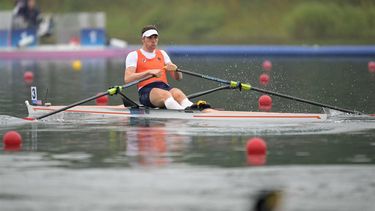 Netherlands' Simon van Dorp competes in the men's single sculls heats rowing competition at Vaires-sur-Marne Nautical Centre in Vaires-sur-Marne during the Paris 2024 Olympic Games on July 27, 2024. 
Bertrand GUAY / AFP