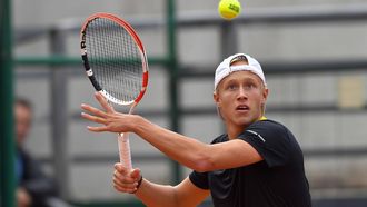 2021-08-25 00:00:00 epa09428952 Leo Borg of Sweden returns the ball to Daniel Altmaier of Germany during the ATP Challenger - BNP Paribas Polish Cup tennis tournament match in Warsaw, Poland, 25 August 2021.  EPA/PIOTR NOWAK POLAND OUT