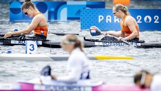 VAIRES-SUR-MARNE - Selma Konijn en Ruth Vorsselman tijdens de kanosprint (v) kajak K2 finale bij het kanovaren in het Stade Nautique op de Olympische Spelen. ANP ROBIN VAN LONKHUIJSEN