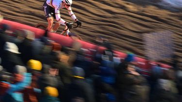 Netherlands' Mathieu Van Der Poel competes in the men's elite race during stage 9 (out of 12) of the UCI Cyclo-Cross World Cup in Zonhoven, on January 4, 2026.
 
DAVID PINTENS / Belga / AFP