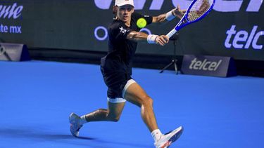 epa12772512 Alex de Minaur of Australia returns a ball against Patrick Kypson of the USA in a match at the 2026 Mexican Open in Acapulco, Mexico, 23 February 2026.  EPA/David Guzman