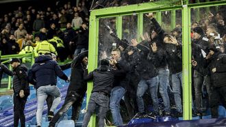 ARNHEM - Boze supporters tijdens de Nederlandse Eredivisie wedstrijd tussen Vitesse en Feyenoord in het Gelredome op 21 januari 2024 in Arnhem, Nederland. ANP BART STOUTJESDIJK