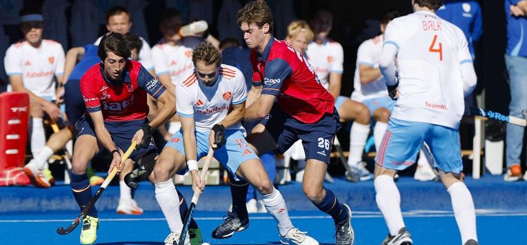 epa12715580 Nicolas Alvarez (L) and Bruno Font (3-L) of Spain face David Huussen (2-L) of the Netherlands during their men's FIH Pro League field hockey game in Valencia, eastern Spain, 08 February 2026.  EPA/KAI FORSTERLING