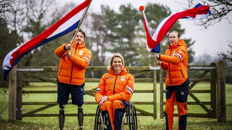 ARNHEM - Zitskiër Jeroen Kampschreur en para-alpineskiër Claire Petit worden gepresenteerd als de vlaggendragers voor de Paralympische Spelen in Milaan op Papendal. FREEK VAN DEN BERGH / ANP